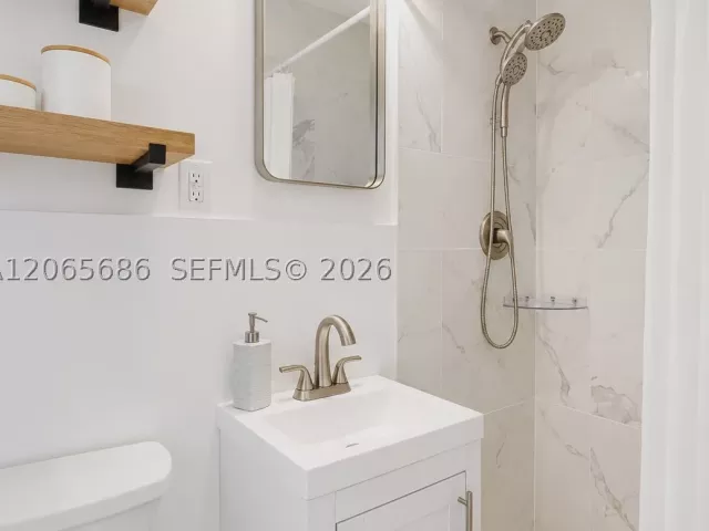 Продажа дома по адресу 1321 NE 26th Ter - фото 8978958