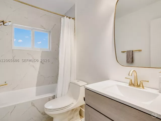 Продажа дома по адресу 1321 NE 26th Ter - фото 8978961