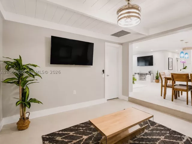 Продажа дома по адресу 1321 NE 26th Ter - фото 8978962