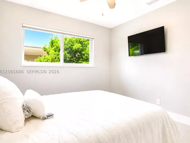 Продажа дома по адресу 1321 NE 26th Ter - фото 8978965