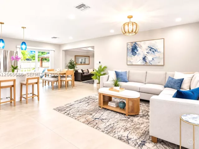 Продажа дома по адресу 1321 NE 26th Ter - фото 8978953
