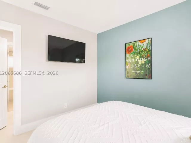 Продажа дома по адресу 1321 NE 26th Ter - фото 8978957
