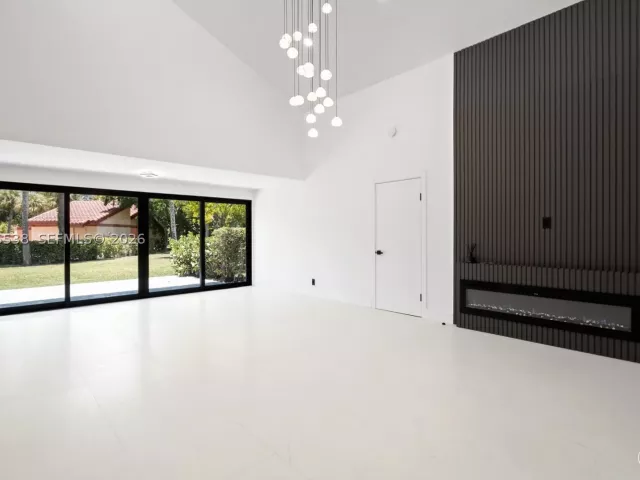 Продажа дома по адресу 1543 SW 1st Ave - фото 9274494