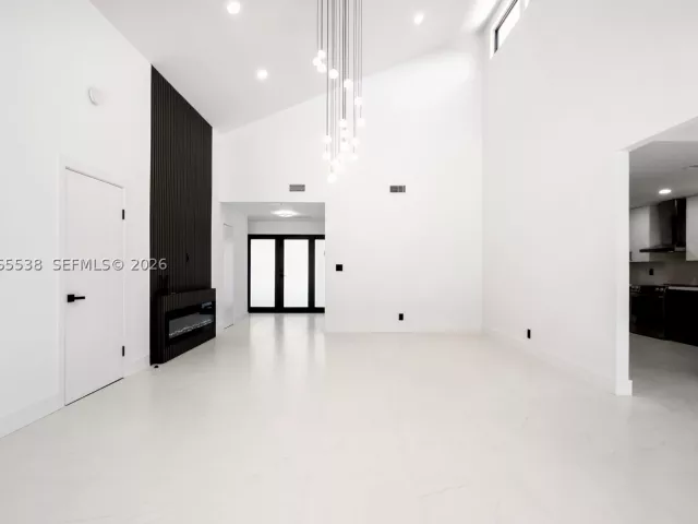 Продажа дома по адресу 1543 SW 1st Ave - фото 9274496