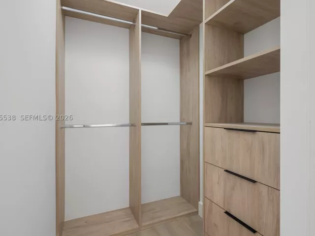 Продажа дома по адресу 1543 SW 1st Ave - фото 9274502