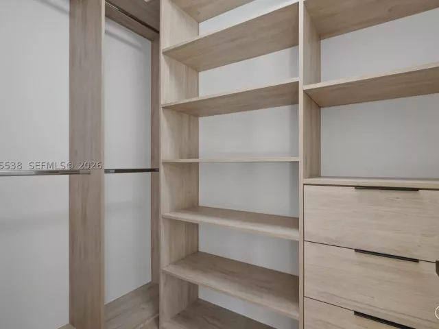 Продажа дома по адресу 1543 SW 1st Ave - фото 9274503