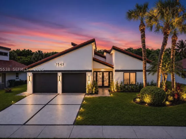 Продажа дома по адресу 1543 SW 1st Ave - фото 9274486