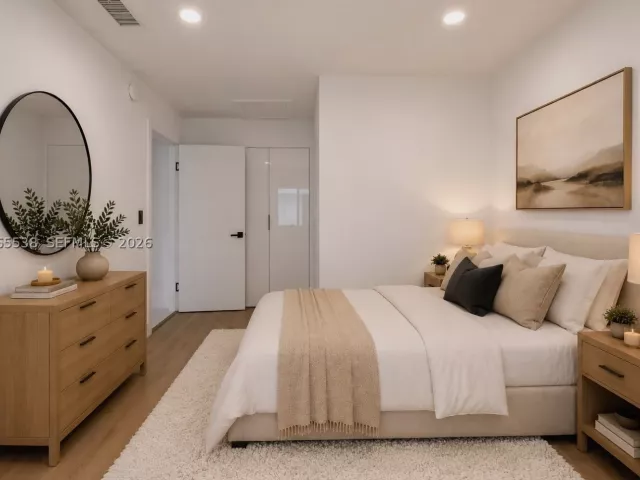 Продажа дома по адресу 1543 SW 1st Ave - фото 9274506