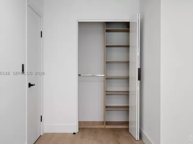 Продажа дома по адресу 1543 SW 1st Ave - фото 9274510