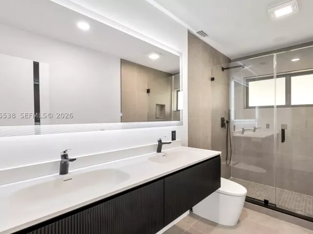 Продажа дома по адресу 1543 SW 1st Ave - фото 9274511