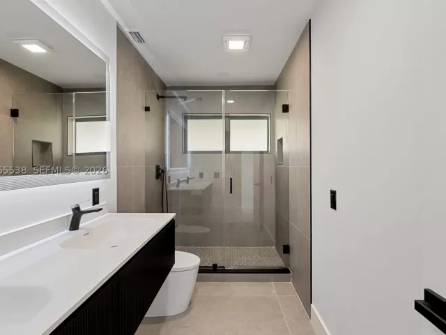 Продажа дома по адресу 1543 SW 1st Ave - фото 9274512