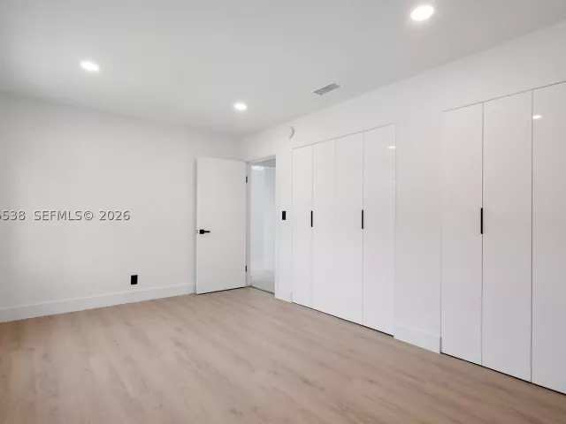 Продажа дома по адресу 1543 SW 1st Ave - фото 9274515