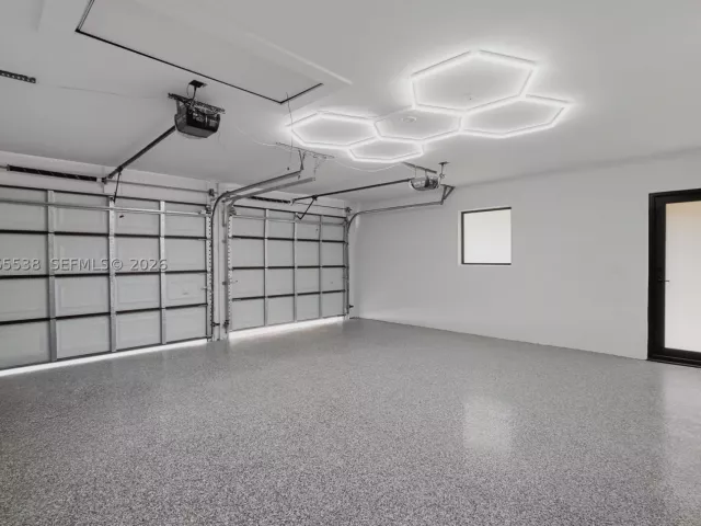 Продажа дома по адресу 1543 SW 1st Ave - фото 9274518