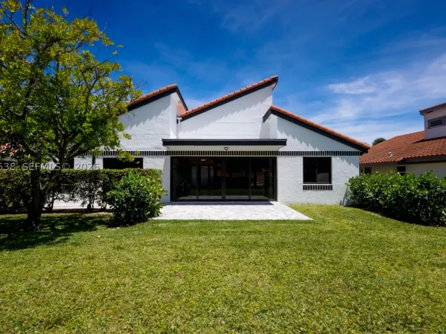 Продажа дома по адресу 1543 SW 1st Ave - фото 9274521