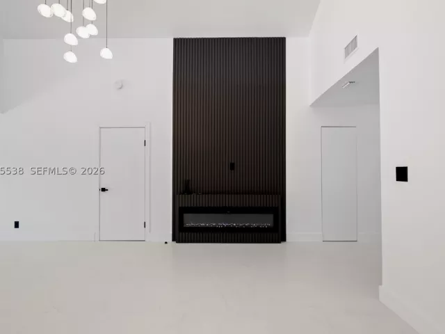 Продажа дома по адресу 1543 SW 1st Ave - фото 9274493