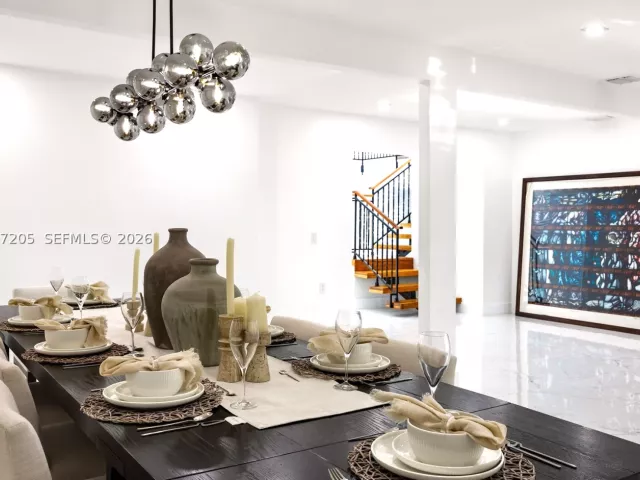 Продажа дома по адресу 1651 SW 13th Ave - фото 8978377
