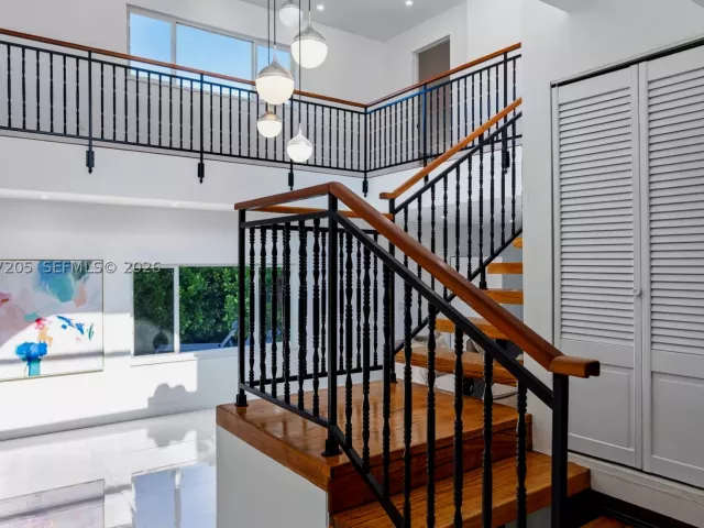 Продажа дома по адресу 1651 SW 13th Ave - фото 8978378
