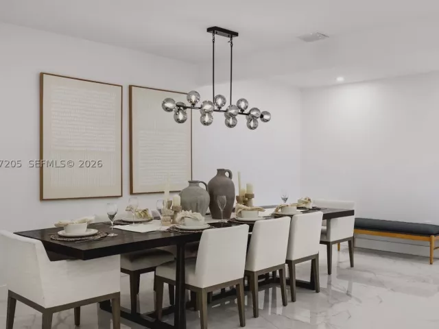 Продажа дома по адресу 1651 SW 13th Ave - фото 8978383