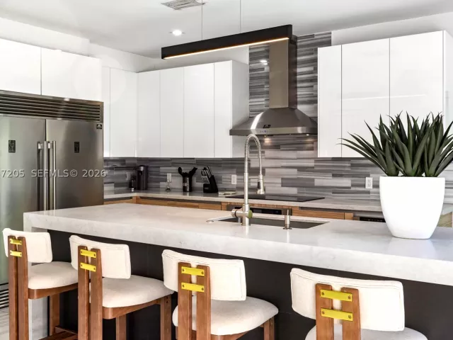 Продажа дома по адресу 1651 SW 13th Ave - фото 8978385