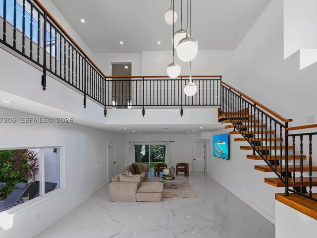 Продажа дома по адресу 1651 SW 13th Ave - фото 8978390