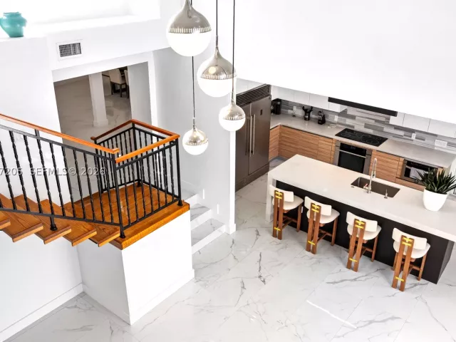 Продажа дома по адресу 1651 SW 13th Ave - фото 8978391