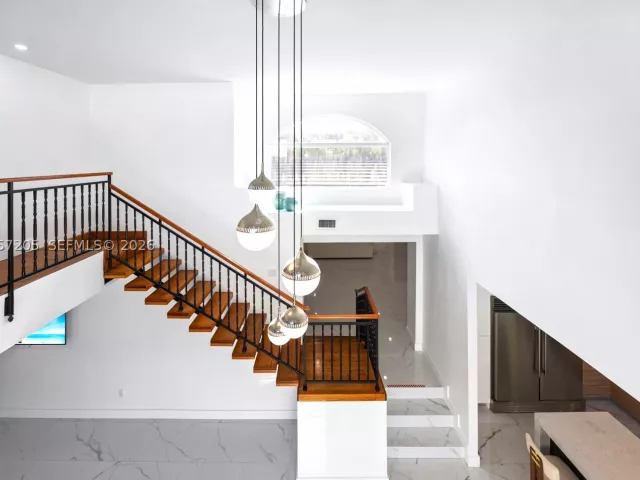Продажа дома по адресу 1651 SW 13th Ave - фото 8978392