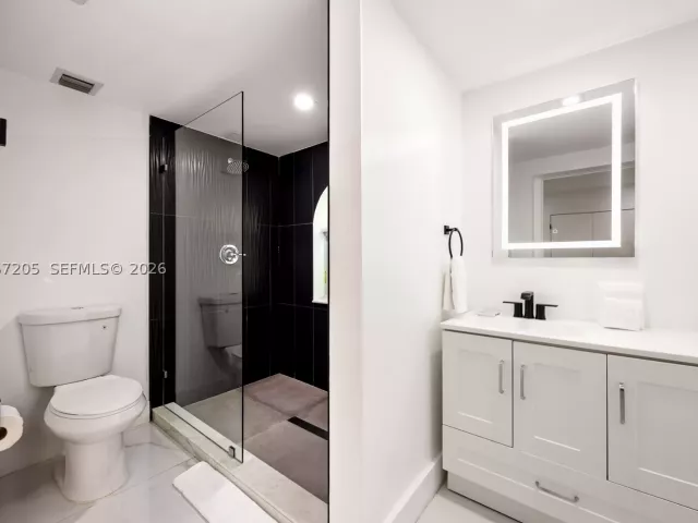 Продажа дома по адресу 1651 SW 13th Ave - фото 8978400