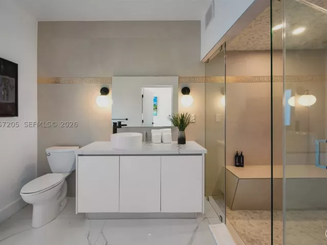 Продажа дома по адресу 1651 SW 13th Ave - фото 8978406