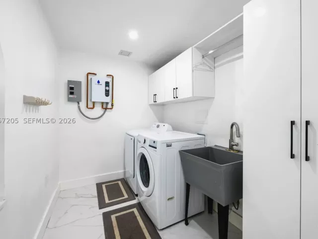 Продажа дома по адресу 1651 SW 13th Ave - фото 8978409