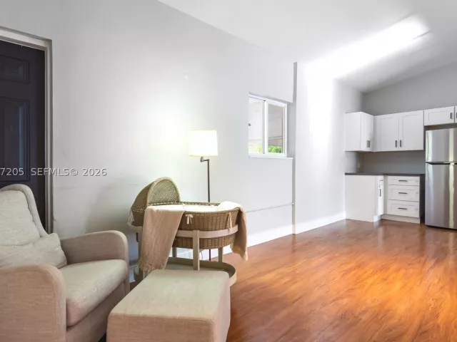Продажа дома по адресу 1651 SW 13th Ave - фото 8978423