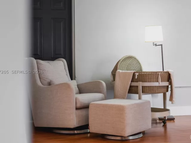 Продажа дома по адресу 1651 SW 13th Ave - фото 8978424