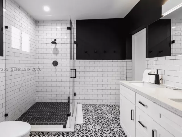 Продажа дома по адресу 1651 SW 13th Ave - фото 8978431