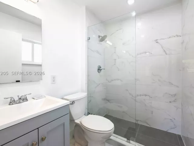 Продажа дома по адресу 1651 SW 13th Ave - фото 8978434