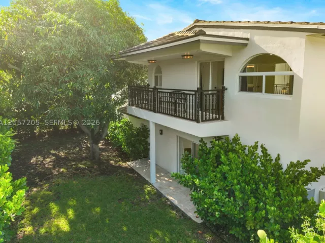 Продажа дома по адресу 1651 SW 13th Ave - фото 8978436