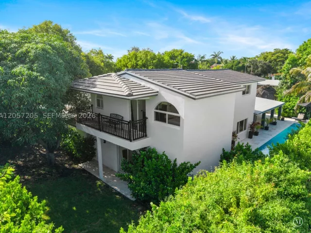 Продажа дома по адресу 1651 SW 13th Ave - фото 8978437