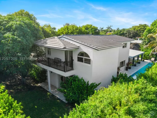 Продажа дома по адресу 1651 SW 13th Ave - фото 8978438