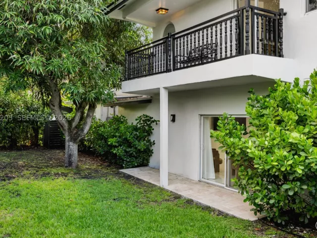 Продажа дома по адресу 1651 SW 13th Ave - фото 8978440