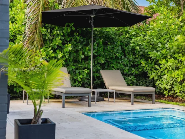 Продажа дома по адресу 1651 SW 13th Ave - фото 8978443