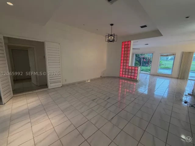 Продажа дома по адресу 485 S Shore Dr - фото 8994197