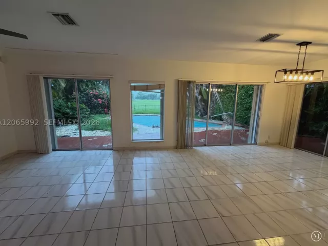 Продажа дома по адресу 485 S Shore Dr - фото 8994201