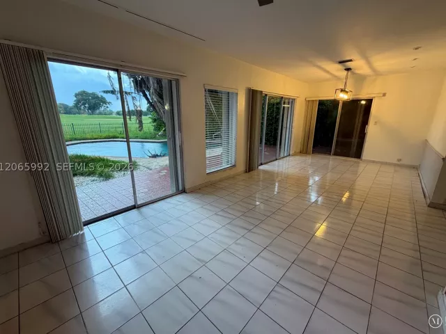 Продажа дома по адресу 485 S Shore Dr - фото 8994189
