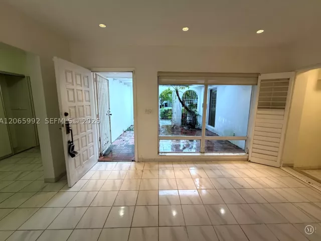 Продажа дома по адресу 485 S Shore Dr - фото 8994190