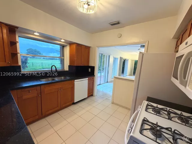 Продажа дома по адресу 485 S Shore Dr - фото 8994193