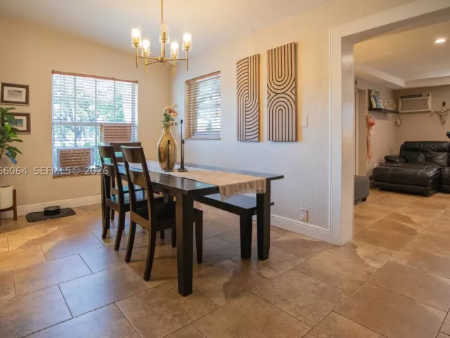 Продажа дома по адресу 3500 SW 13th St - фото 8988688
