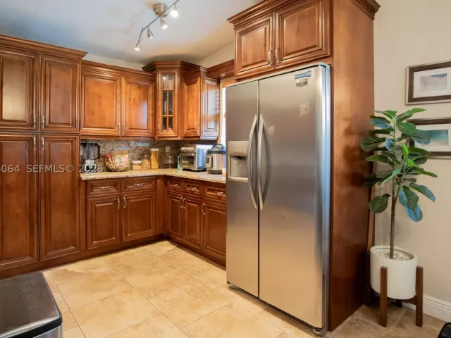 Продажа дома по адресу 3500 SW 13th St - фото 8988692