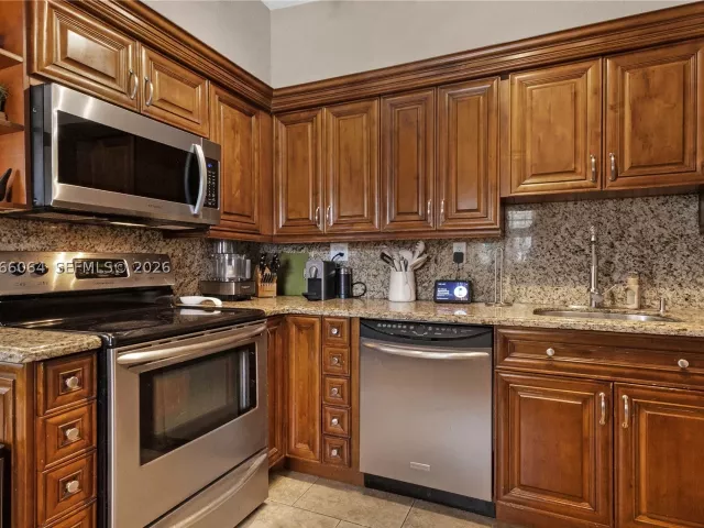 Продажа дома по адресу 3500 SW 13th St - фото 8988693