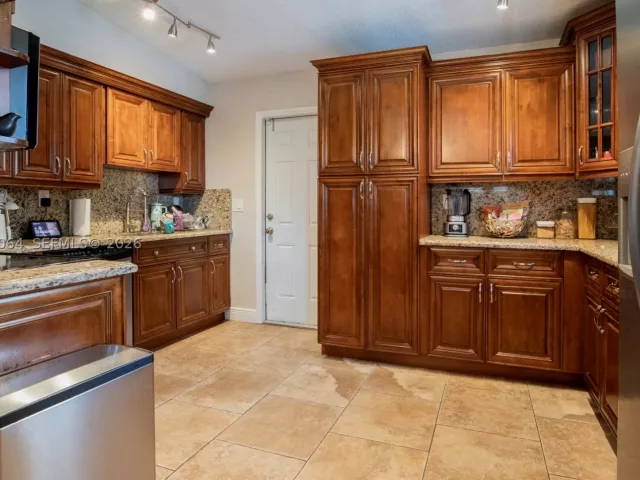 Продажа дома по адресу 3500 SW 13th St - фото 8988694