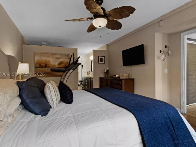 Продажа дома по адресу 3500 SW 13th St - фото 8988701