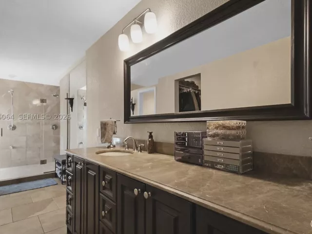 Продажа дома по адресу 3500 SW 13th St - фото 8988705