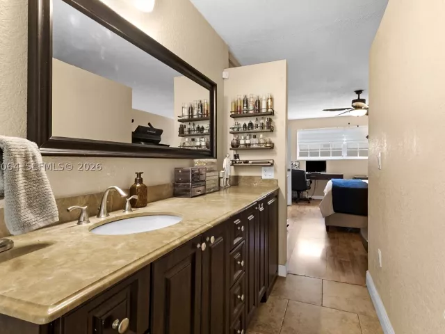 Продажа дома по адресу 3500 SW 13th St - фото 8988707